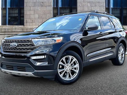 Used 2023 Ford Explorer XLT w/ Equipment Group 202A AWD/4WD image 2