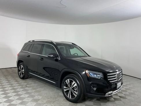 Used 2025 Mercedes-Benz GLB 250 image 3