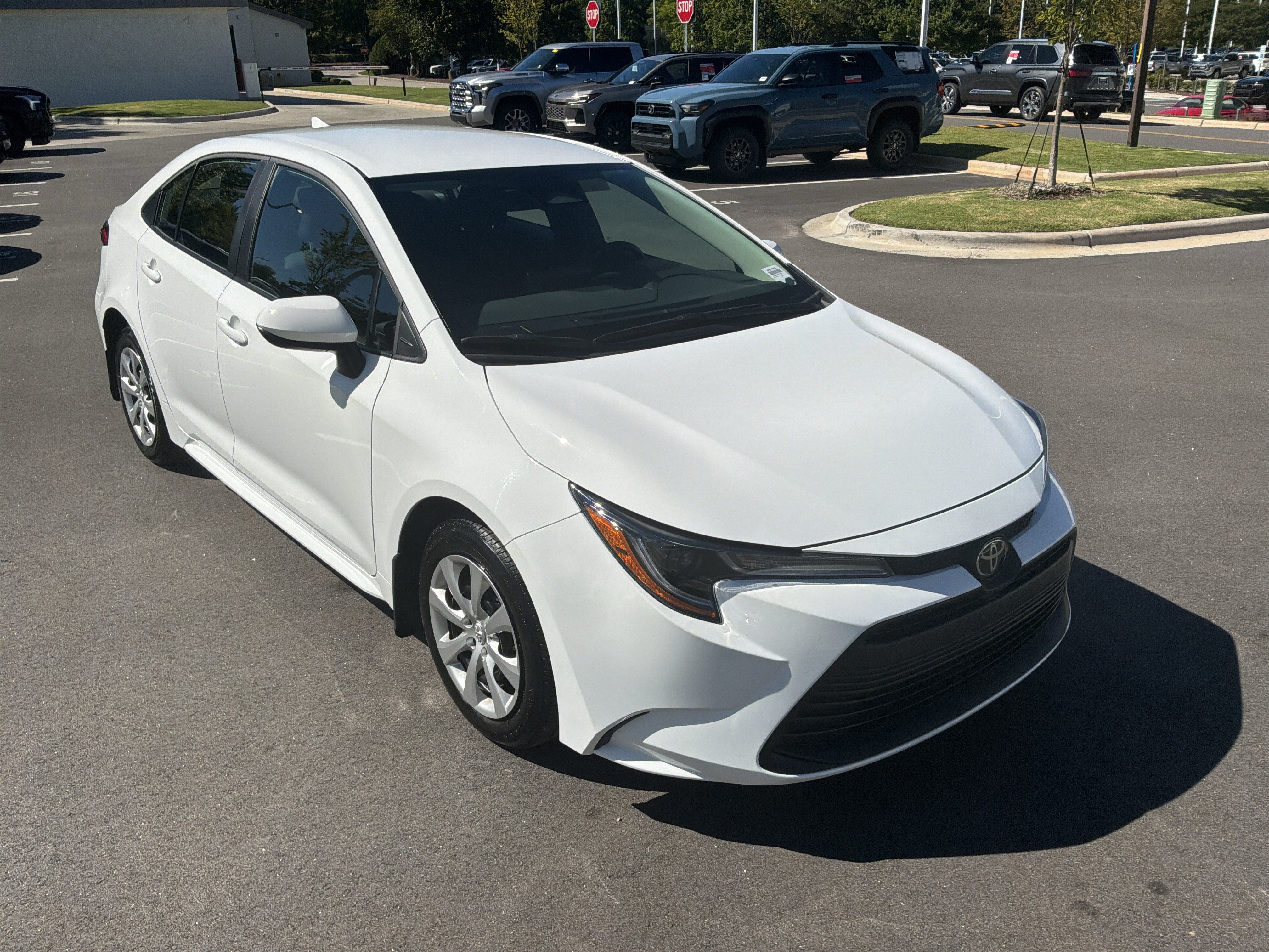 Used 2026 Toyota Corolla LE FWD image 2