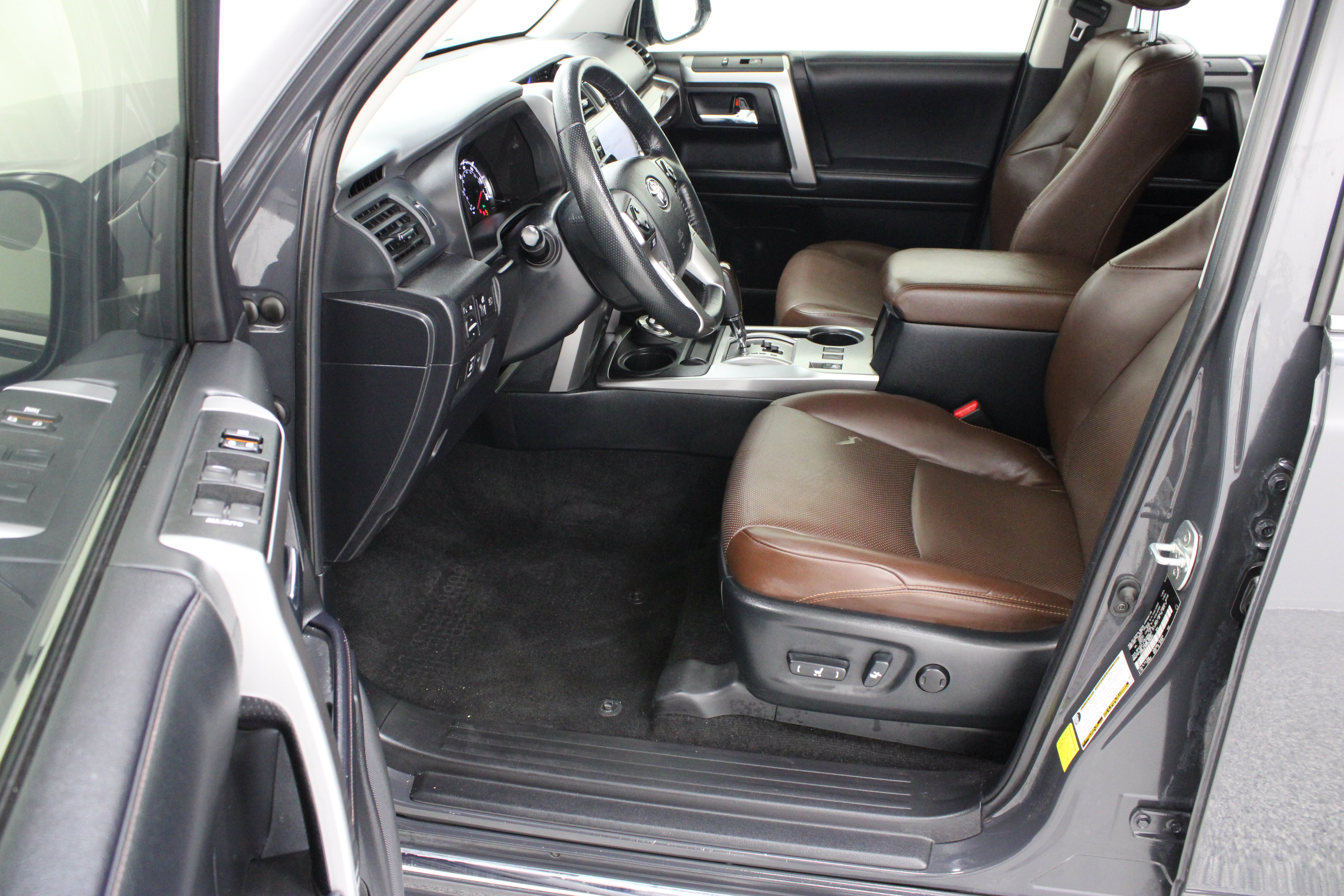 Used 2024 Toyota 4Runner Limited AWD/4WD image 14