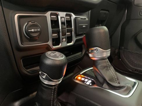 Used 2025 Jeep Wrangler Unlimited Sahara AWD/4WD image 14