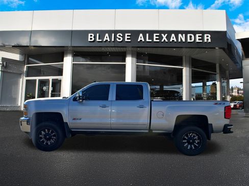 Used 2019 Chevrolet Silverado 2500 LTZ w/ Vortec Plus Package AWD/4WD image 7