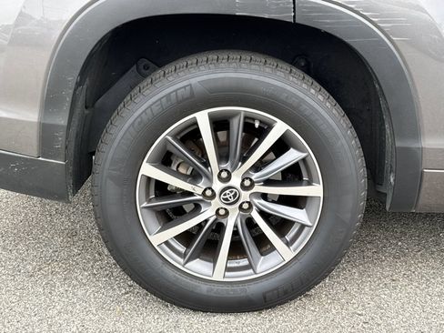 Used 2018 Toyota Highlander XLE FWD image 17