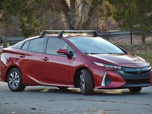 Used 2017 Toyota Prius Prime Plus image 4