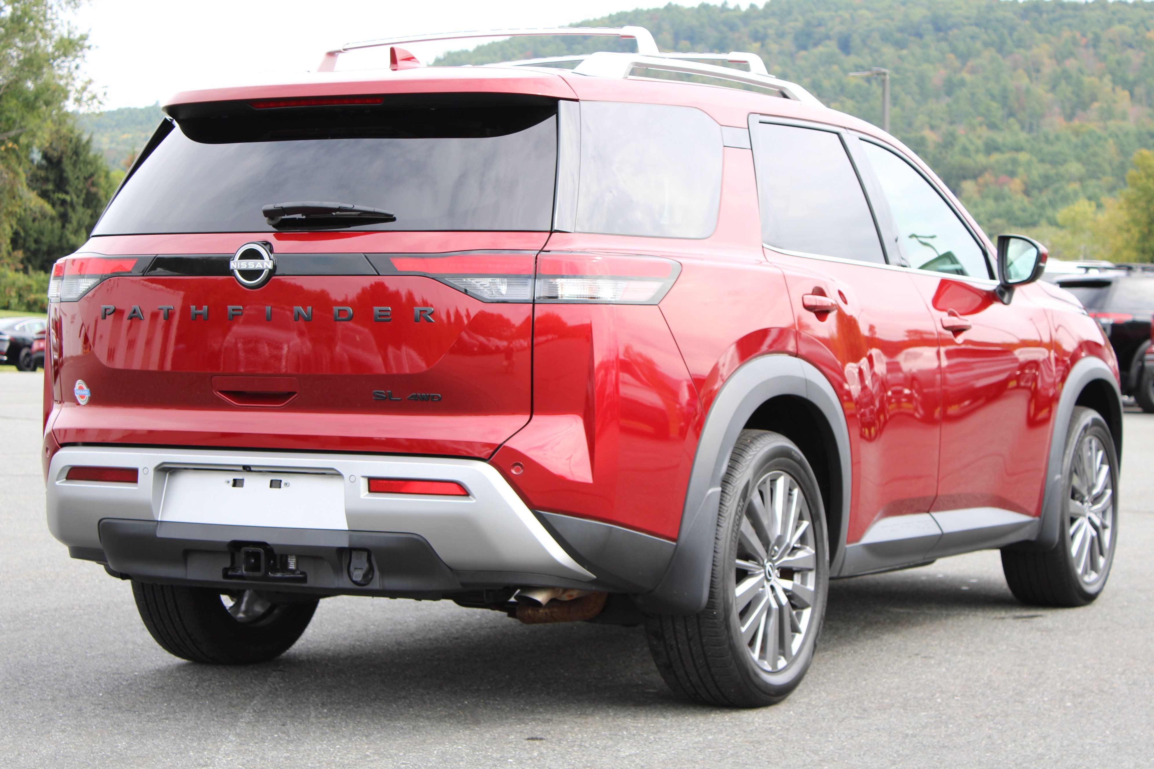 Used 2024 Nissan Pathfinder SL w/ SL Premium Package AWD/4WD image 7