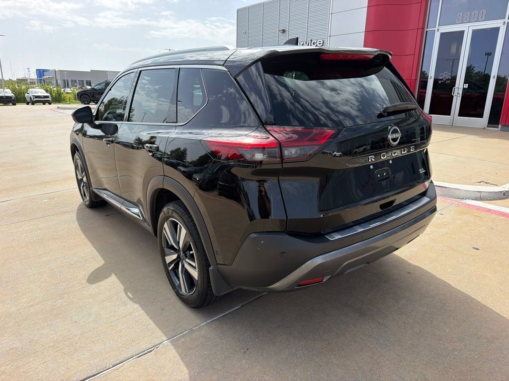 Used 2023 Nissan Rogue SL w/ SL Premium Package FWD image 3