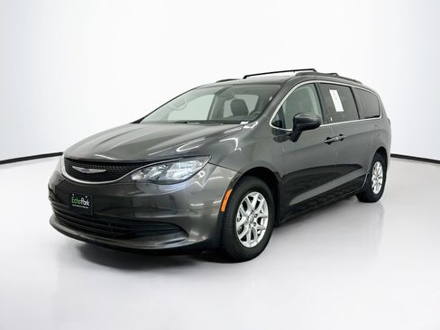 Used 2020 Chrysler Voyager Lxi FWD image 3