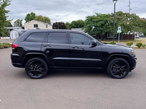 Used 2019 Jeep Grand Cherokee Altitude AWD/4WD image 4