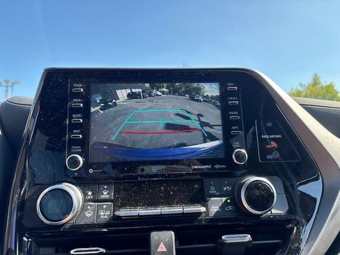 Used 2022 Toyota Highlander LE FWD image 26