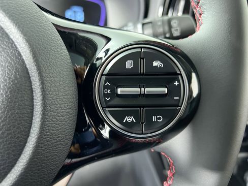 Certified 2025 Kia Soul GT-Line w/ GT-Line Technology Package FWD image 19