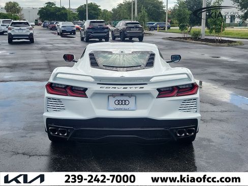 Used 2022 Chevrolet Corvette Stingray Preferred Cpe w/ Z51 Performance Package RWD image 5