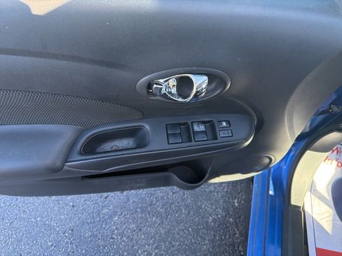 Used 2013 Nissan Versa SV FWD image 14