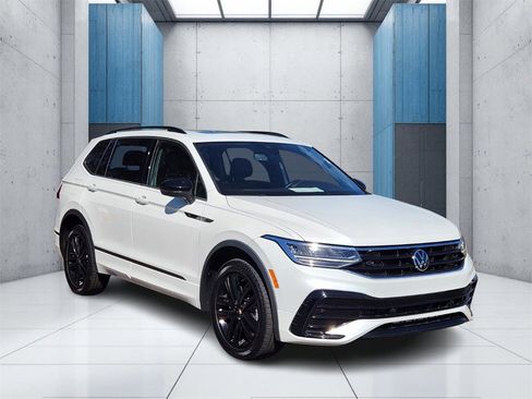 Used 2022 Volkswagen Tiguan SE R-Line image 1