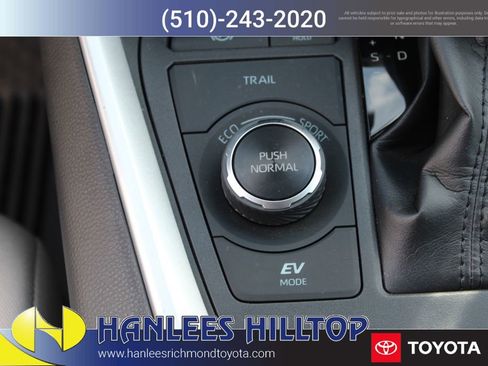 Used 2025 Toyota RAV4 XLE AWD/4WD image 20