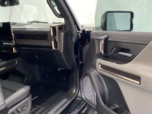 Used 2025 GMC Hummer EV 2X image 19