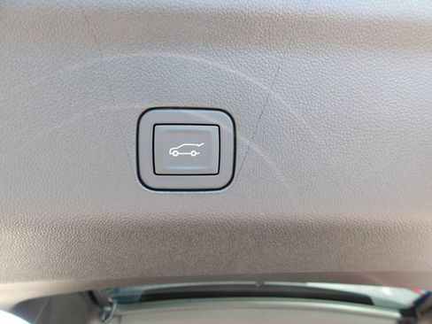 New 2025 Chevrolet Suburban Premier image 28