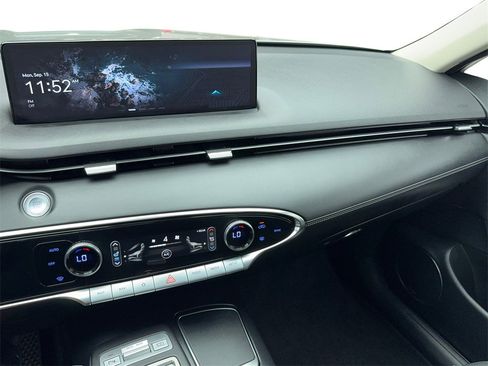 Used 2022 Genesis GV70 2.5T w/ Select Package image 23