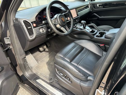 Used 2022 Porsche Cayenne AWD/4WD image 9