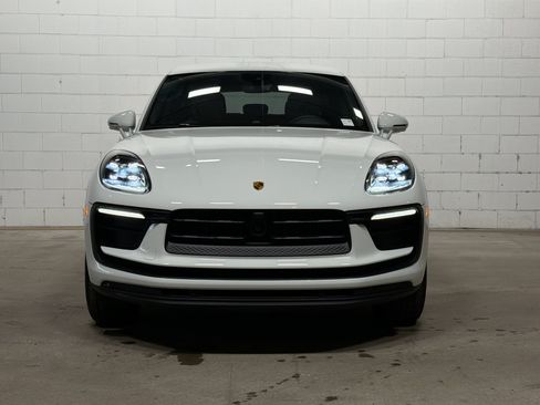 Certified 2026 Porsche Macan AWD/4WD image 9