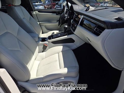 Used 2022 Porsche Macan S AWD/4WD image 19