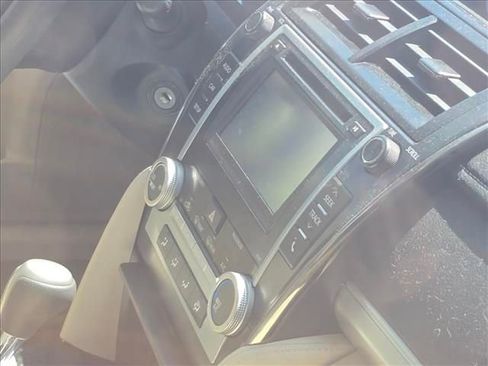 Used 2014 Toyota Camry L image 7