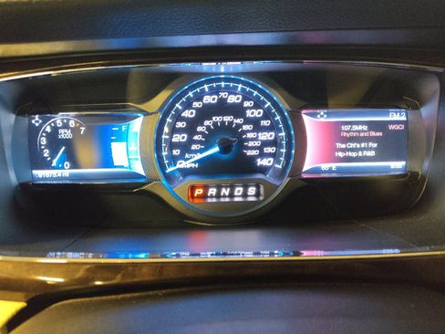 Used 2015 Ford Taurus Limited FWD image 23