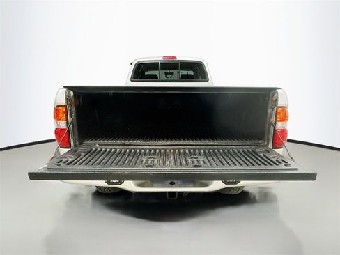 Used 2004 Toyota Tacoma 4x4 Xtracab V6 w/ SR5 Color-Keyed Pkg image 27