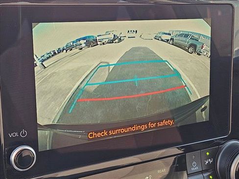 Used 2025 Toyota Highlander LE FWD image 14