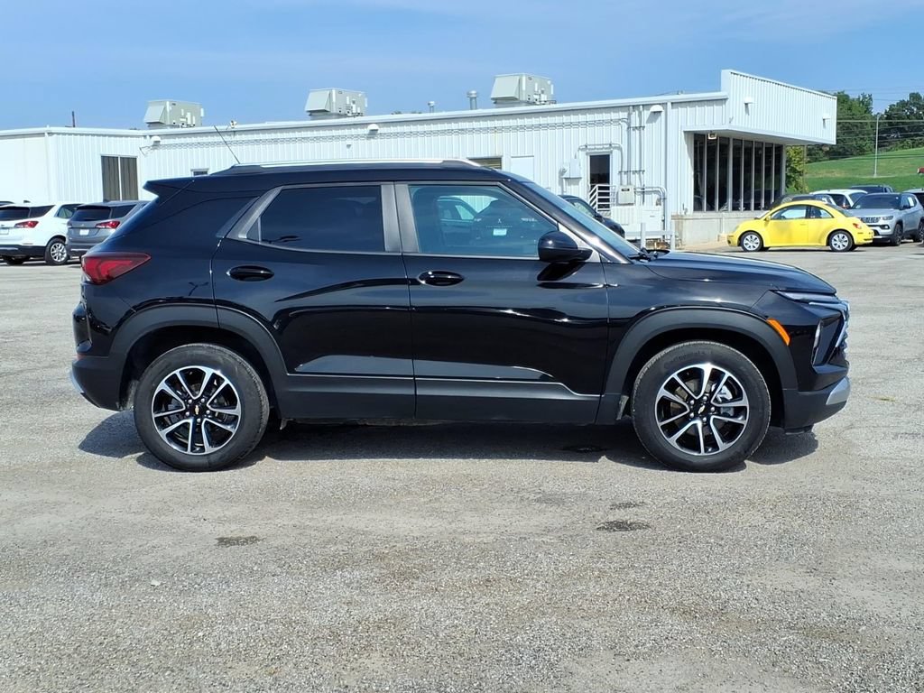 Used 2025 Chevrolet TrailBlazer LT FWD image 8