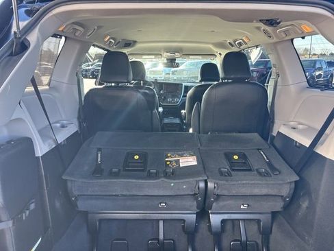 Used 2020 Toyota Sienna SE w/ Protection Package image 56