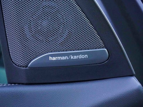 Certified 2025 BMW X5 xDrive50e w/ Premium Package image 17