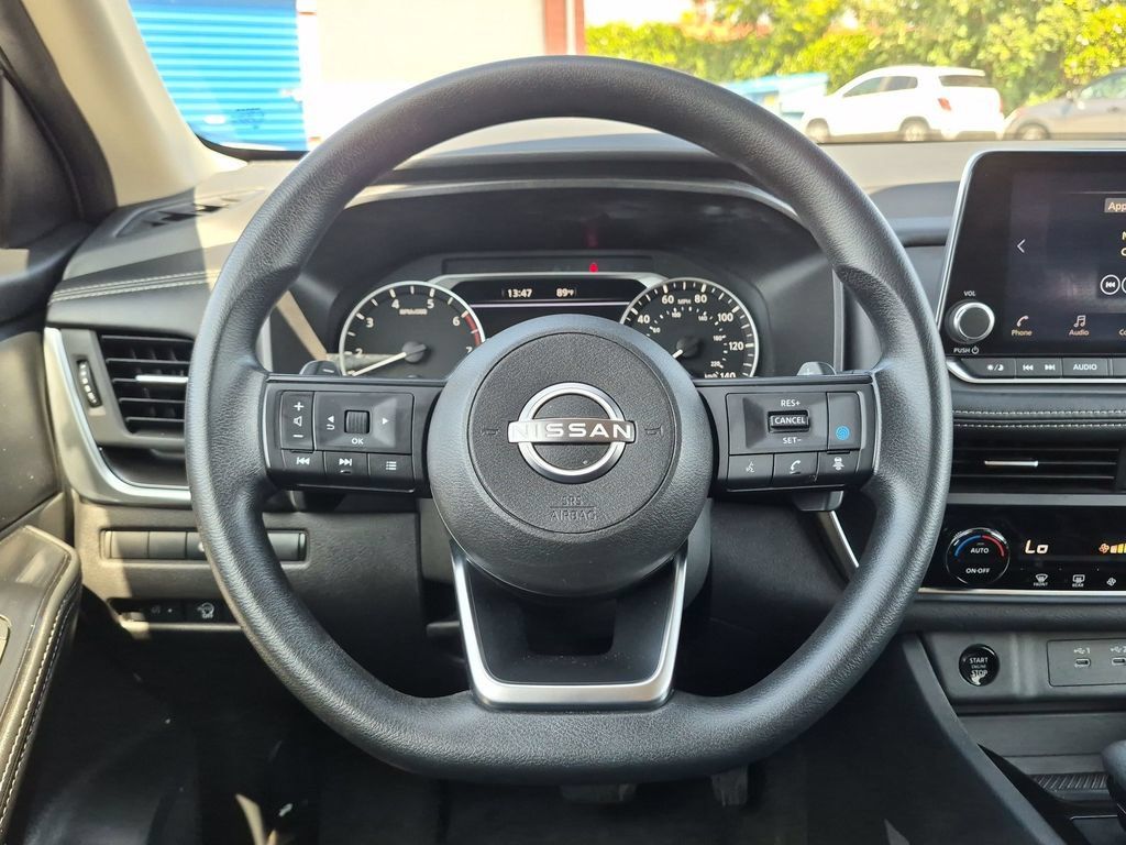 Certified 2024 Nissan Rogue SV FWD image 17