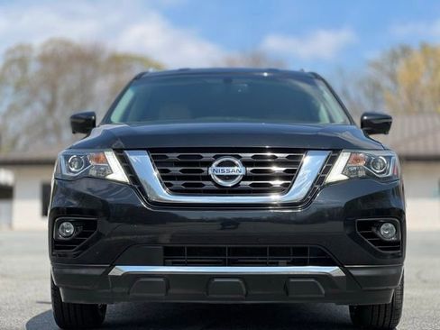 Used 2020 Nissan Pathfinder SL image 2