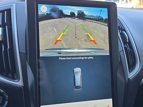 Used 2024 Ford Edge SEL w/ Convenience Package image 17