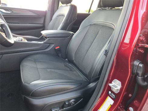 Used 2025 Jeep Grand Cherokee L Altitude image 27