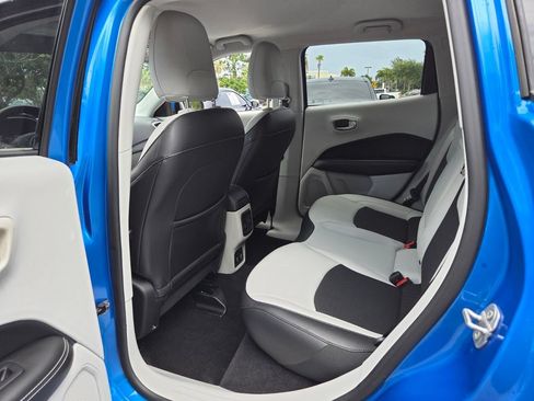 Used 2019 Jeep Compass Latitude w/ Popular Equipment Group FWD image 11