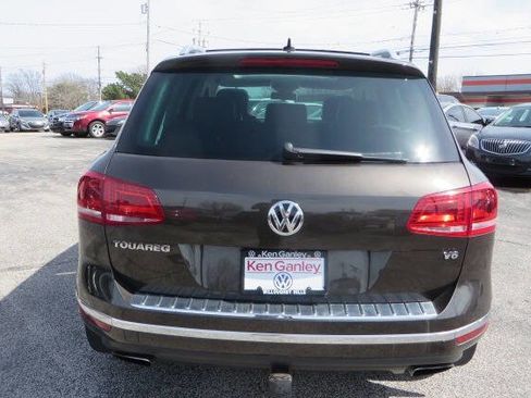 Used 2016 Volkswagen Touareg Sport image 45