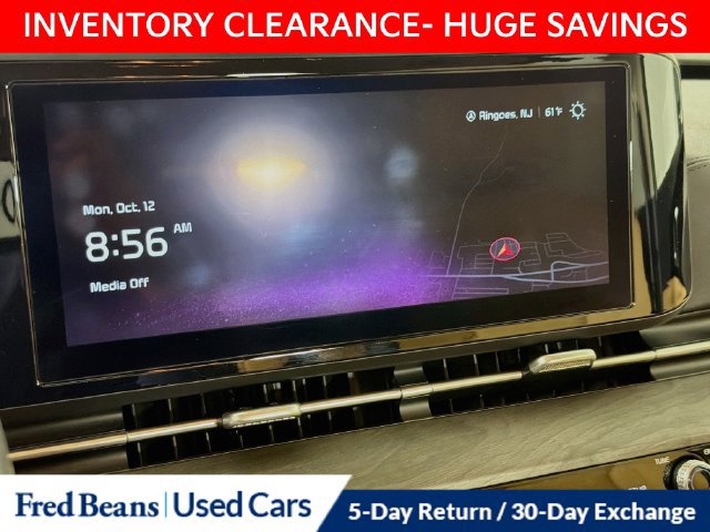 Used 2024 Kia Carnival EX FWD image 21