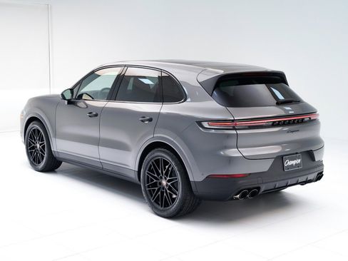 New 2026 Porsche Cayenne image 3