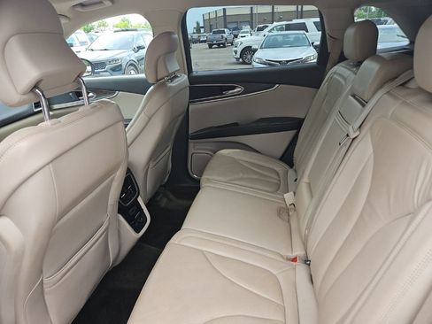 Used 2017 Lincoln MKX Reserve w/ Lincoln MKX Climate Package FWD image 14