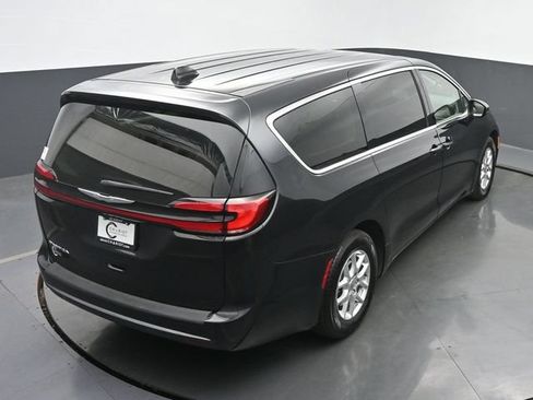 Used 2023 Chrysler Pacifica Touring-L FWD image 40