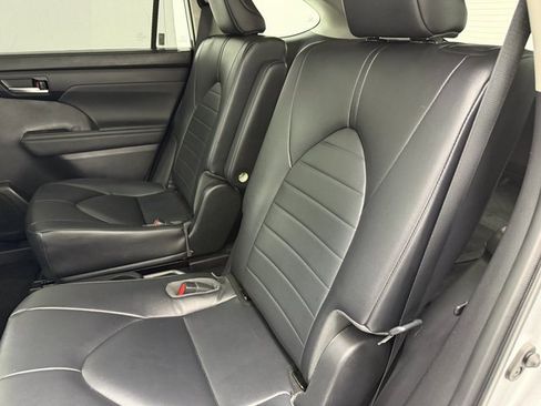 Used 2023 Toyota Highlander XLE image 34
