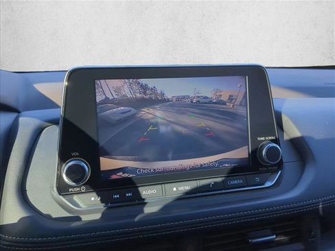 Used 2023 Nissan Rogue SV image 23