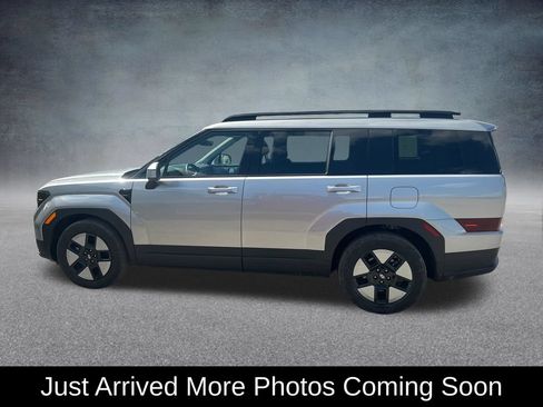 Used 2025 Hyundai Santa Fe SEL FWD image 2