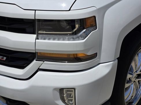 Used 2018 Chevrolet Silverado 1500 LT w/ Texas Edition AWD/4WD image 5