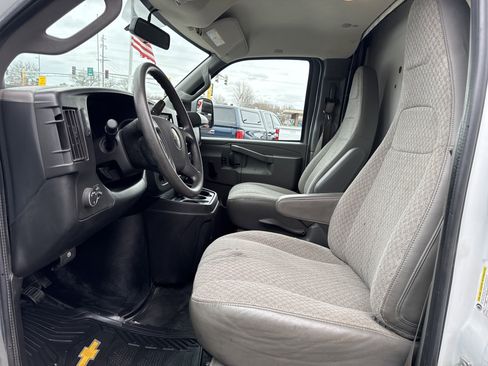 Used 2019 Chevrolet Express 3500 w/ Driver Convenience Package image 28