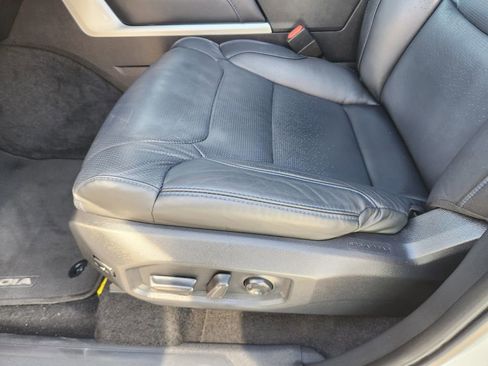 Used 2024 Toyota Sequoia Platinum image 31