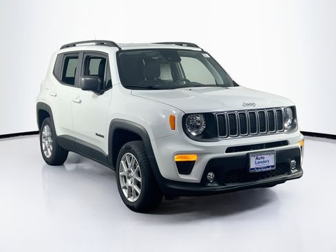 Used 2022 Jeep Renegade Latitude w/ Convenience Group image 3