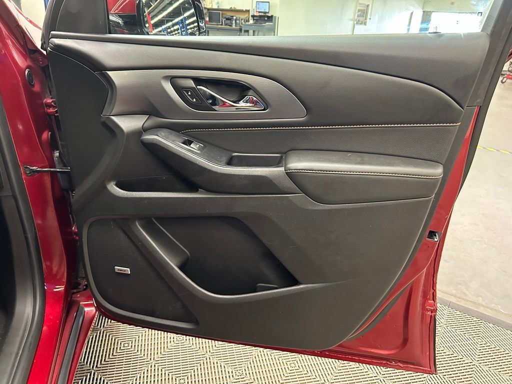 Used 2019 Chevrolet Traverse Premier w/ Driver Confidence II Package FWD image 13