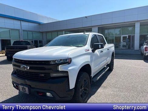 Used 2021 Chevrolet Silverado 1500 LT Trail Boss w/ Convenience Package II AWD/4WD image 1